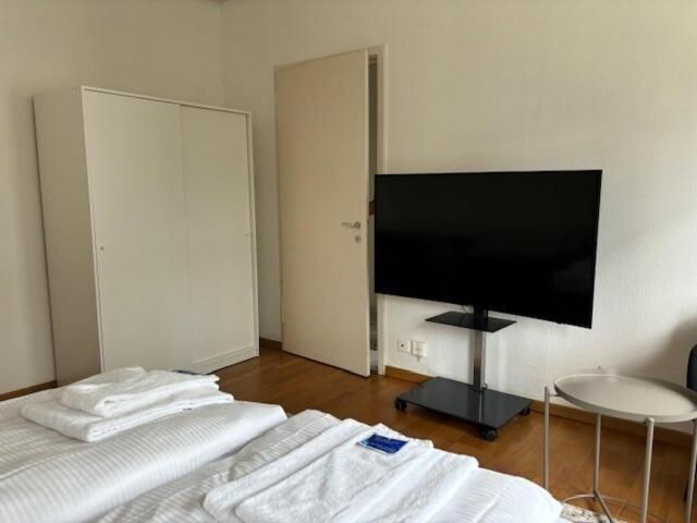 Centrally Located Nearby - Cross 8