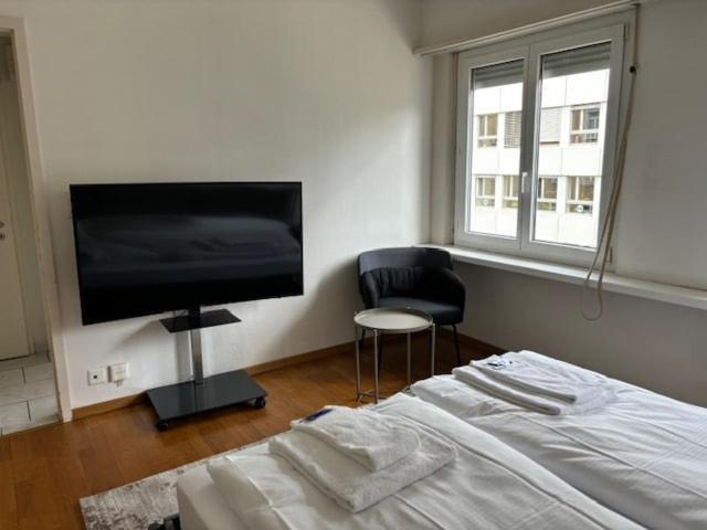Apartment Centrally Located Nearby - Cross 8 *