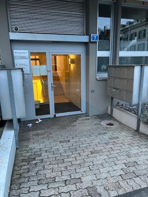 Amazing In The Centre - Art 19