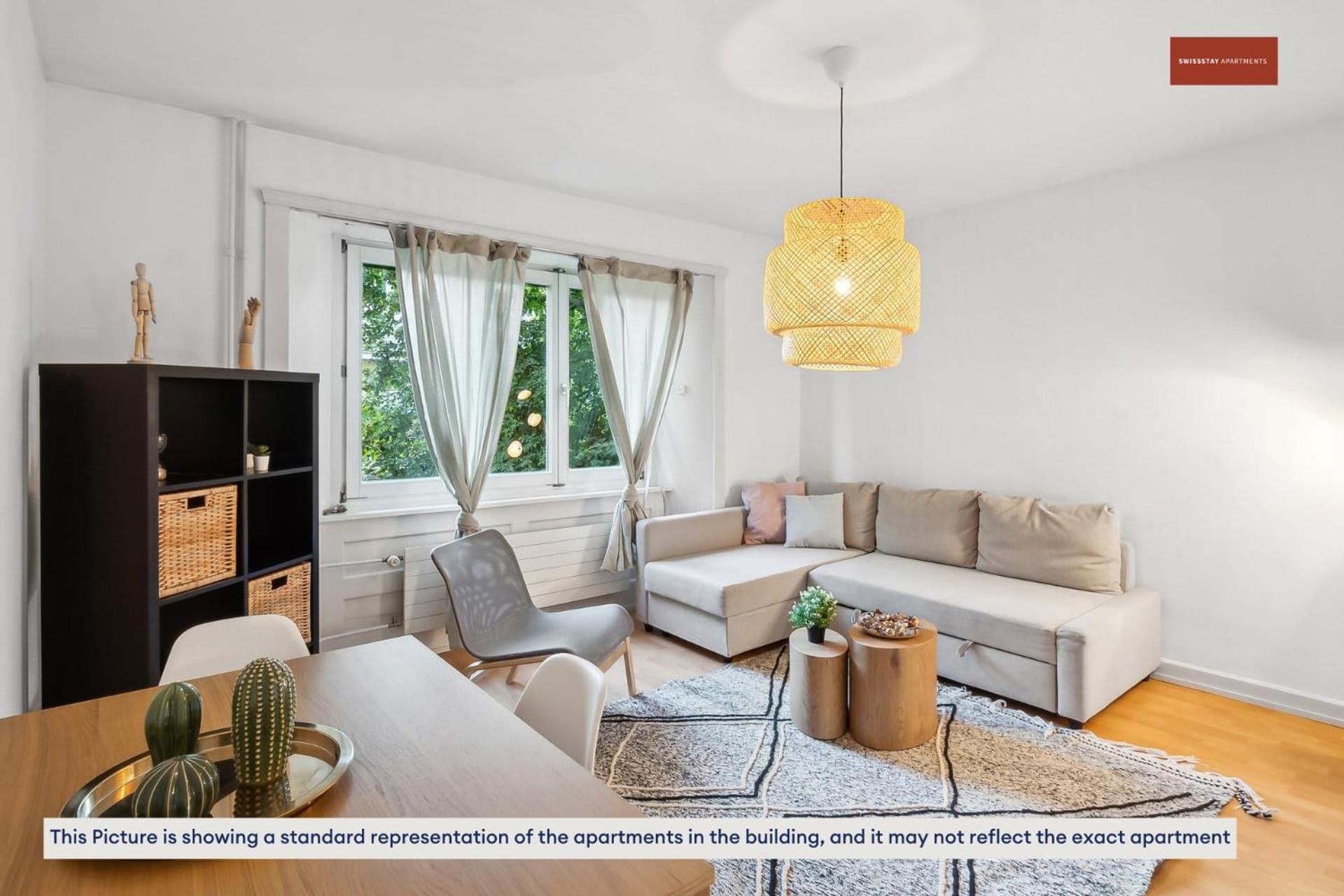Basic 3br Flat With Balcony In Apartamento
