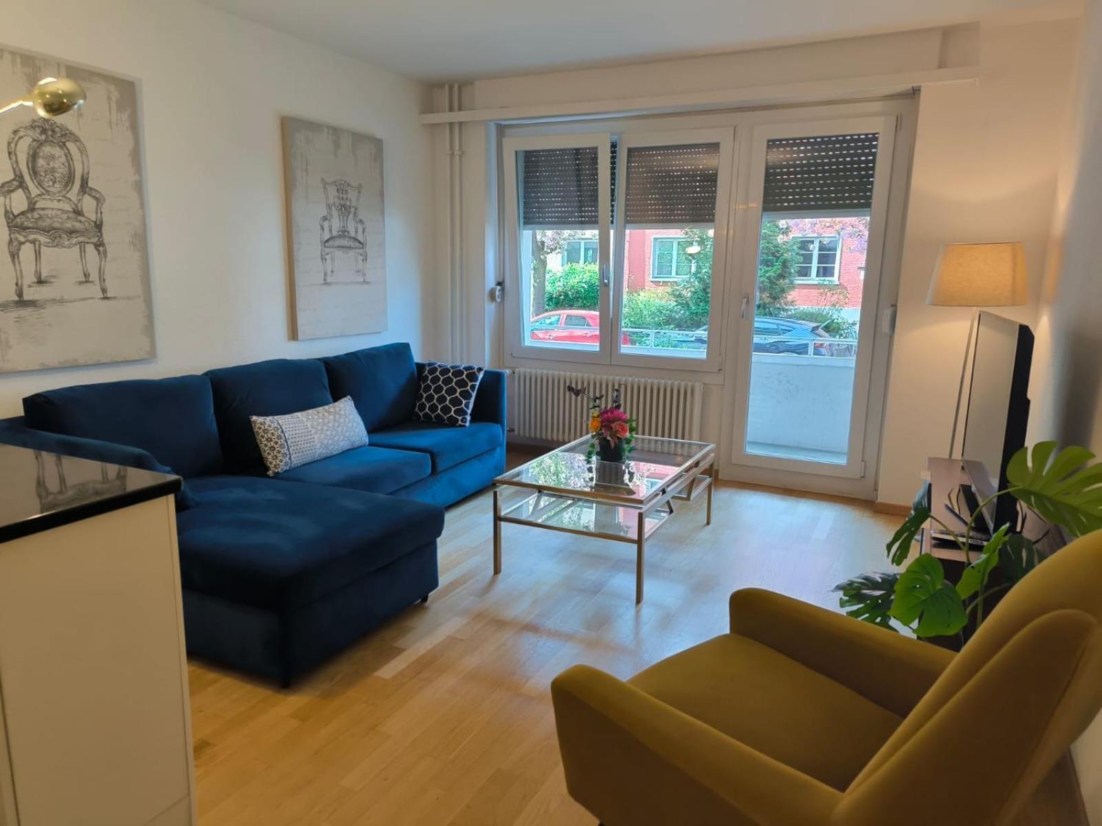 Apartment In West *