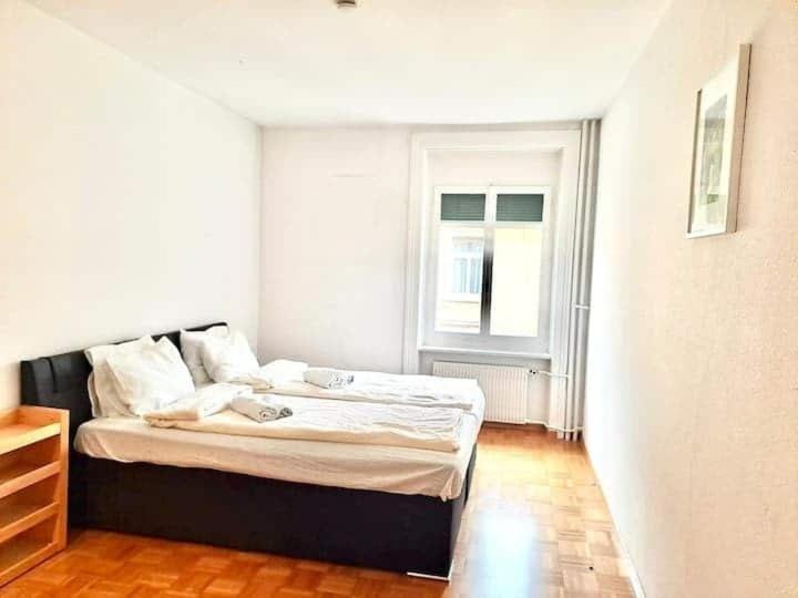 Huge 3 Center Next To Hb Konrad * Zurich