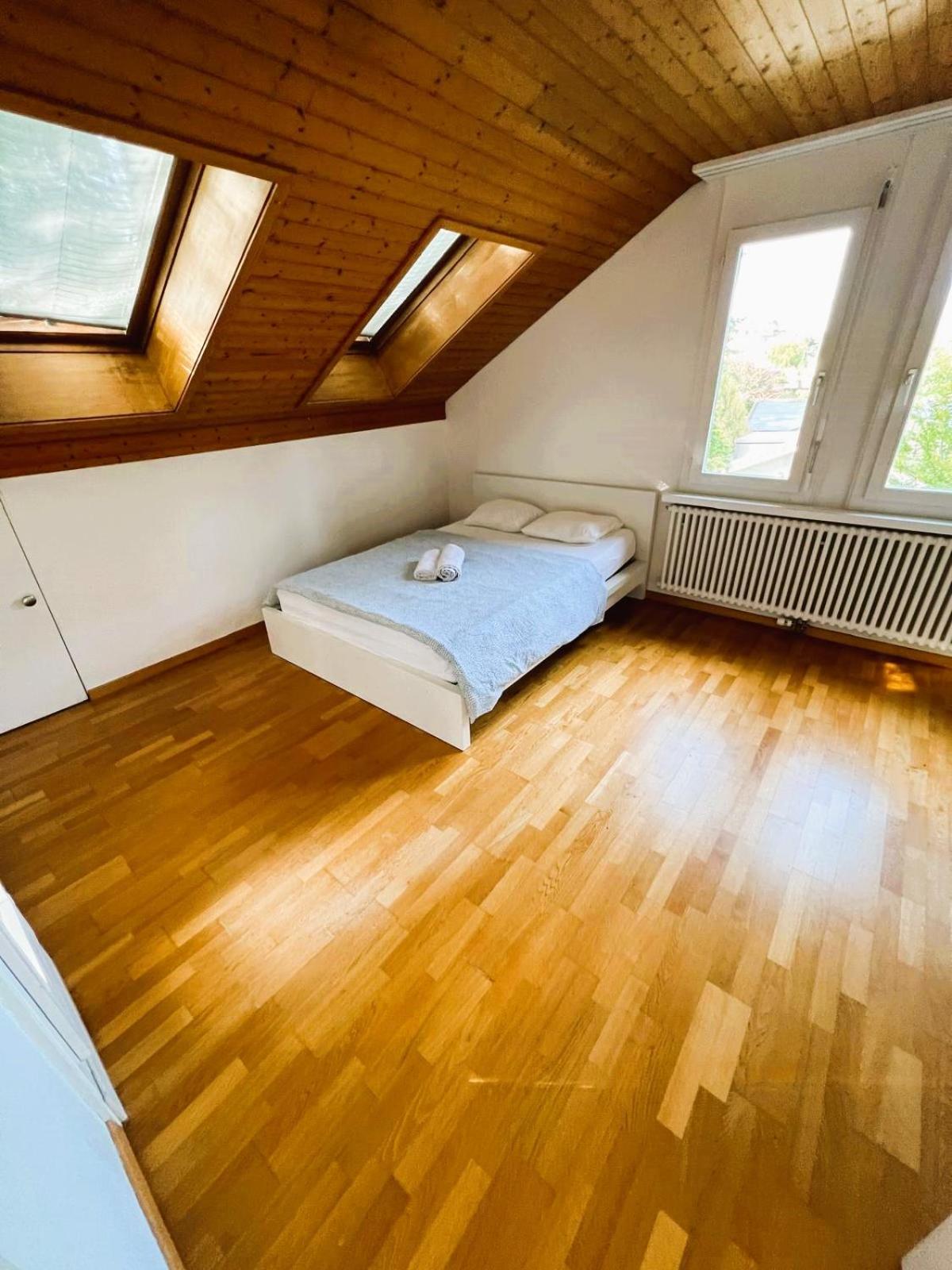 With View And Balcony In The Center Of Hwa Apartamento