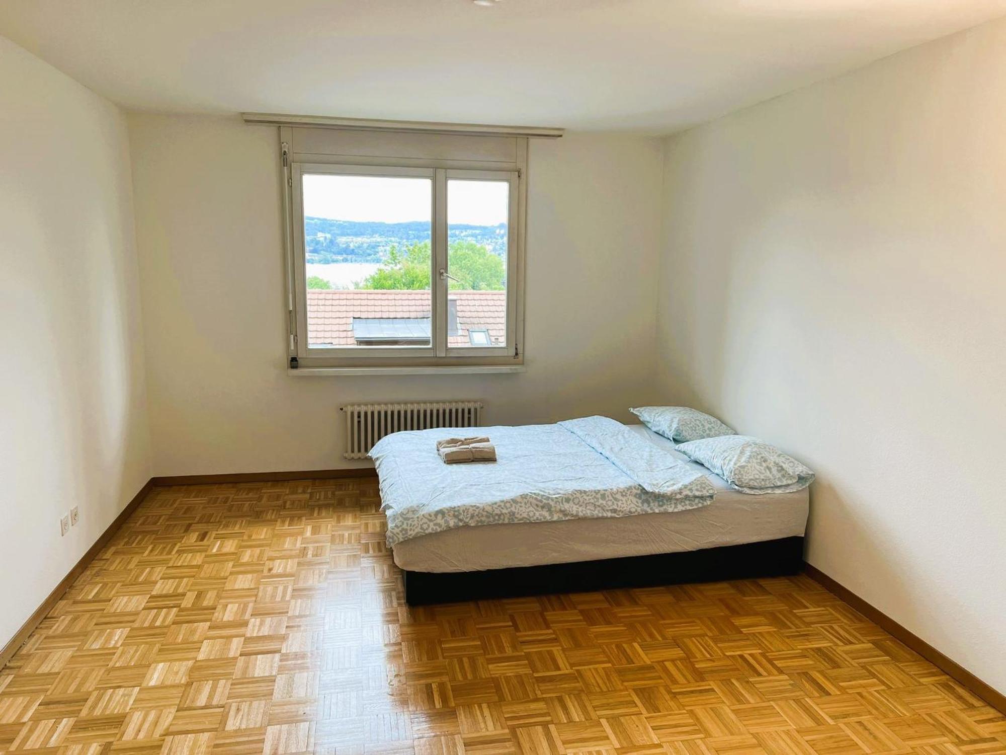 Large Flats, Hwa - Self Checkin *