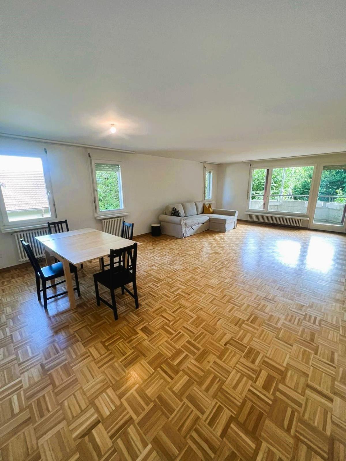 With View And Balcony In The Center Of Hwa Apartment