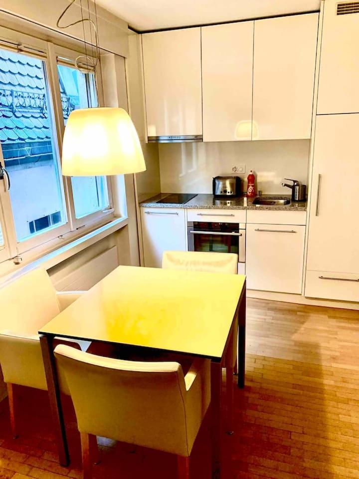 Apartamento Old Town In The Heart Of Center, Munster Zurique