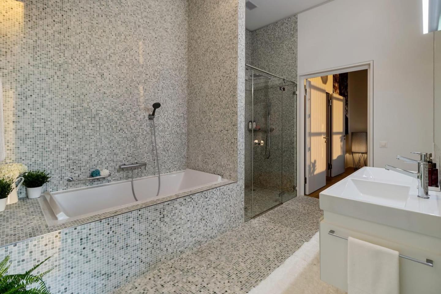 Btqleadingluxurypenthouse&garage *