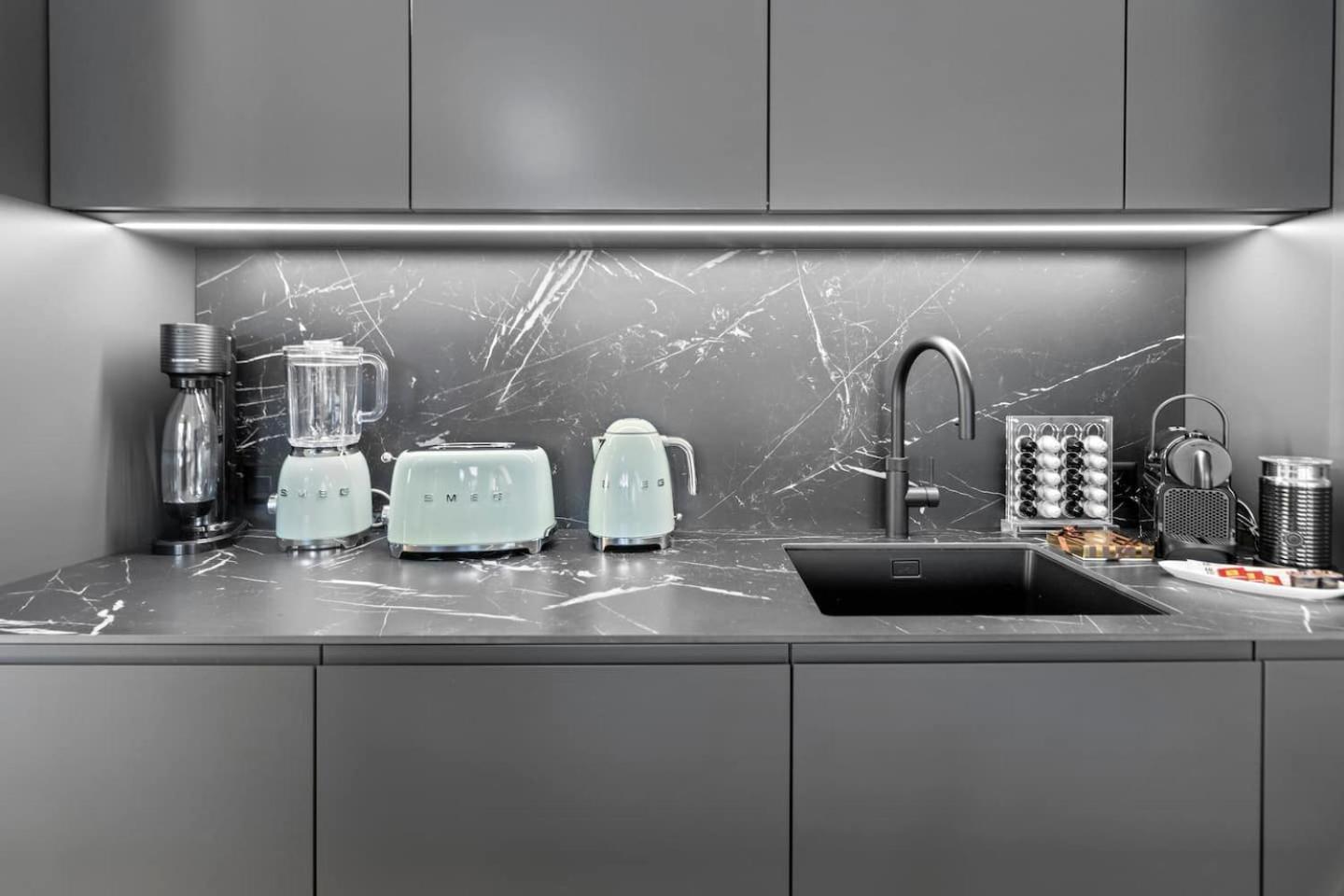 Apartment Bahnhofstrasse Designer Penthouse Private Rooftop Zurich