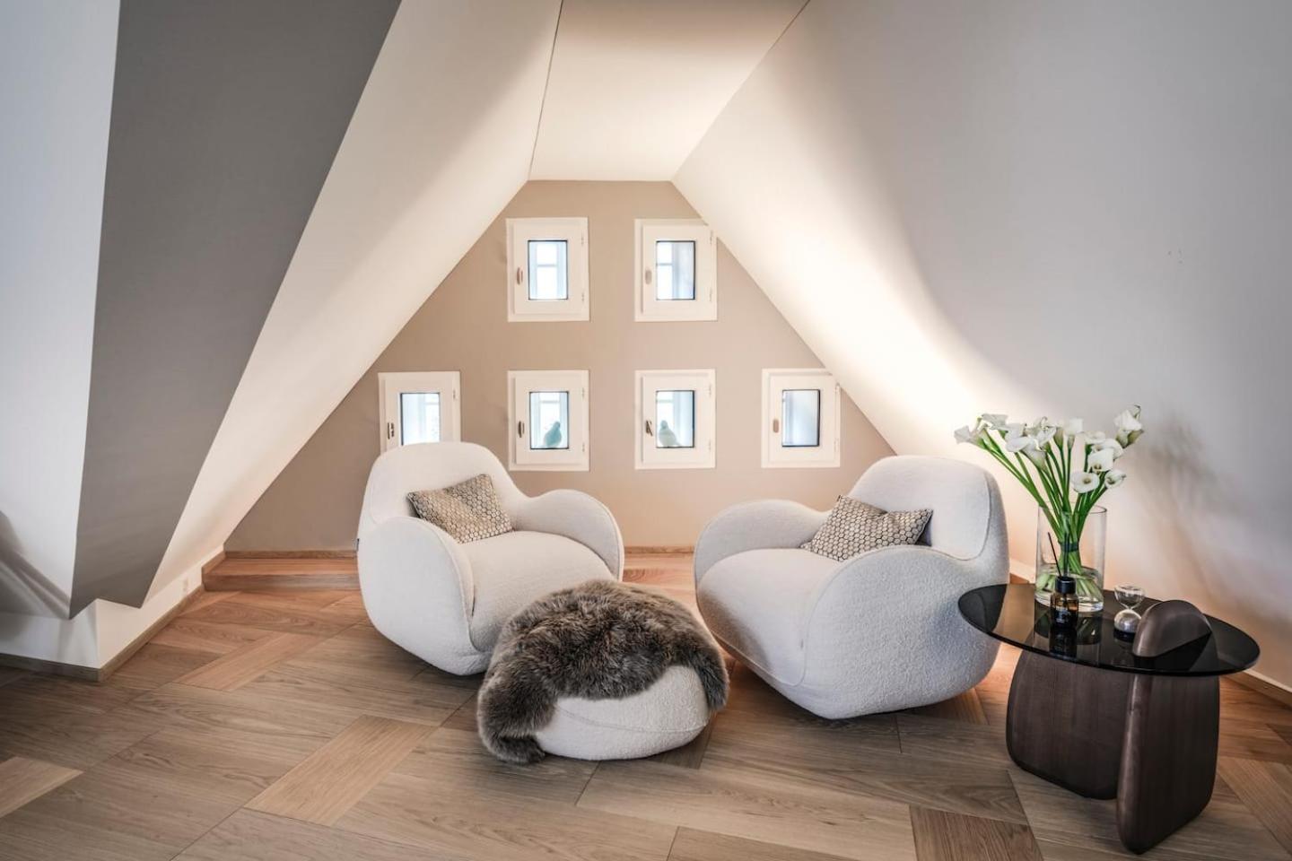 Bahnhofstrasse Designer Penthouse Private Rooftop *