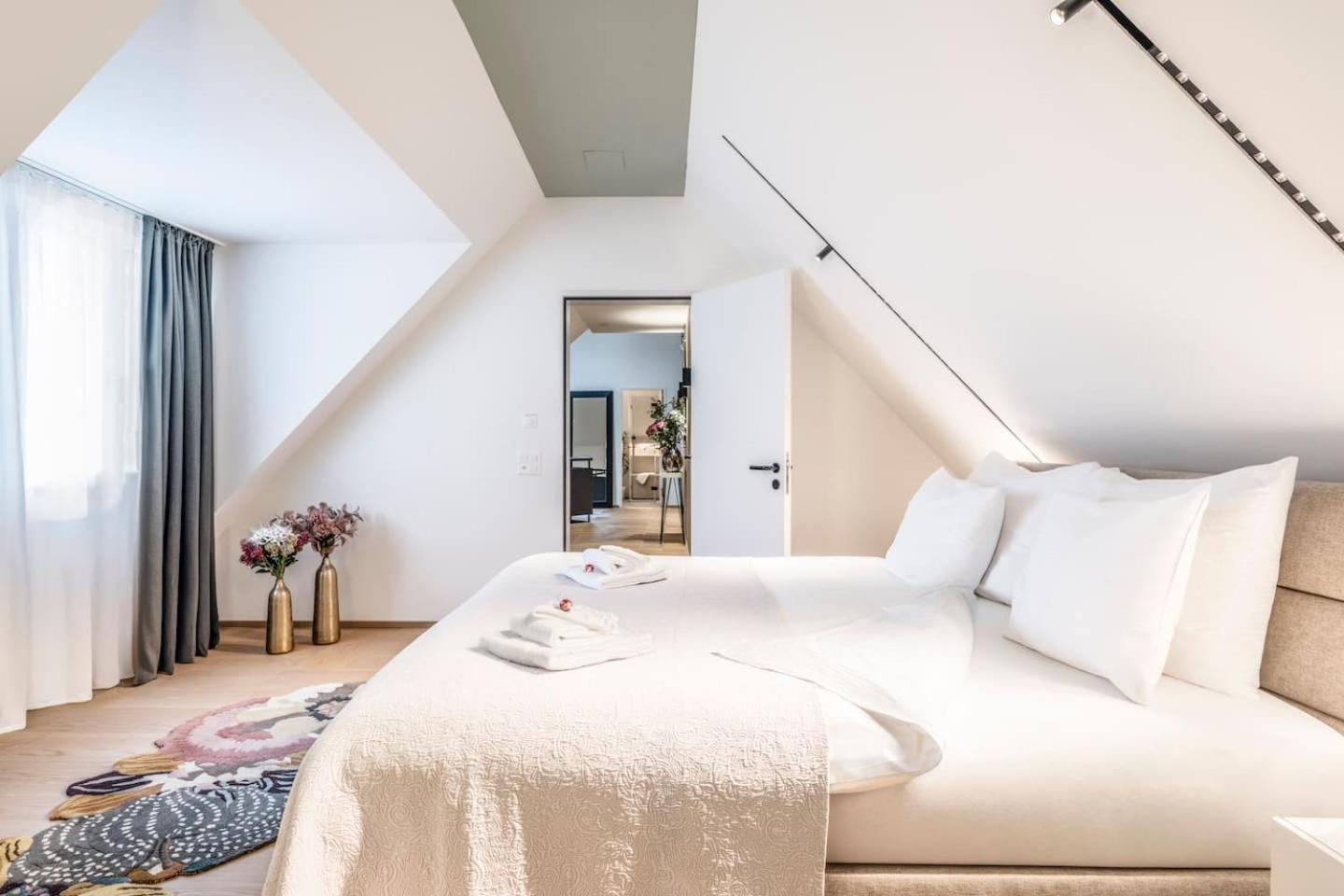 Bahnhofstrasse Designer Penthouse Private Rooftop Apartment *