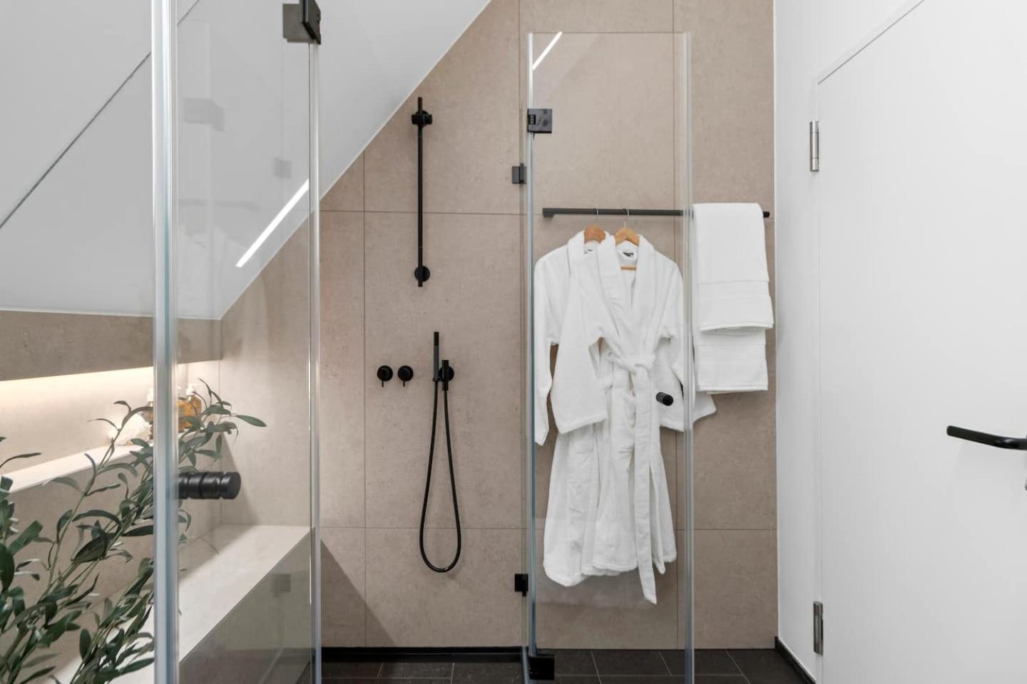 Apartment Aaaluxurycomfortrooftopfreeparkingacfullyequipped