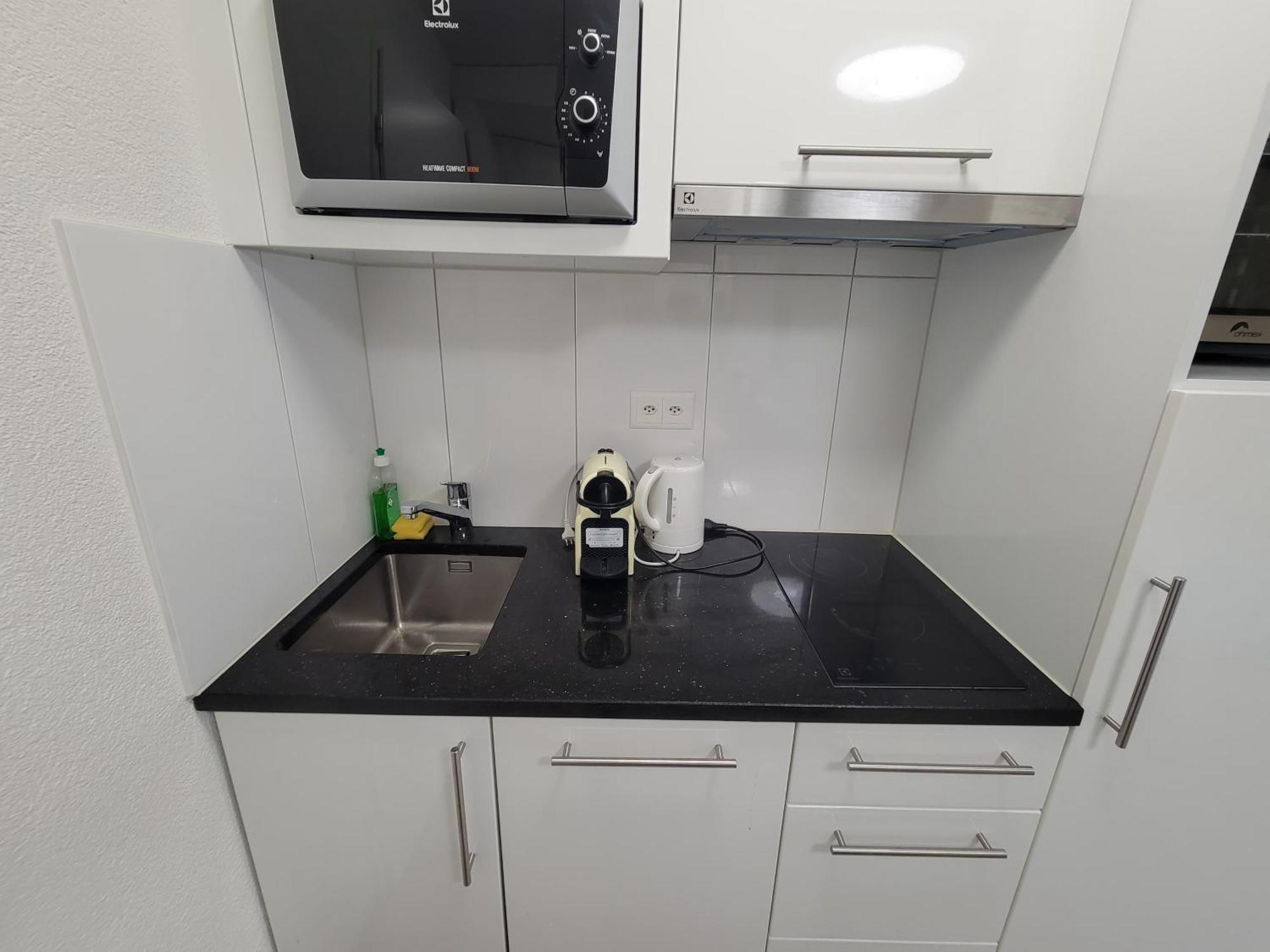 Center Downtown With Balcony Erlach - Self Checkin