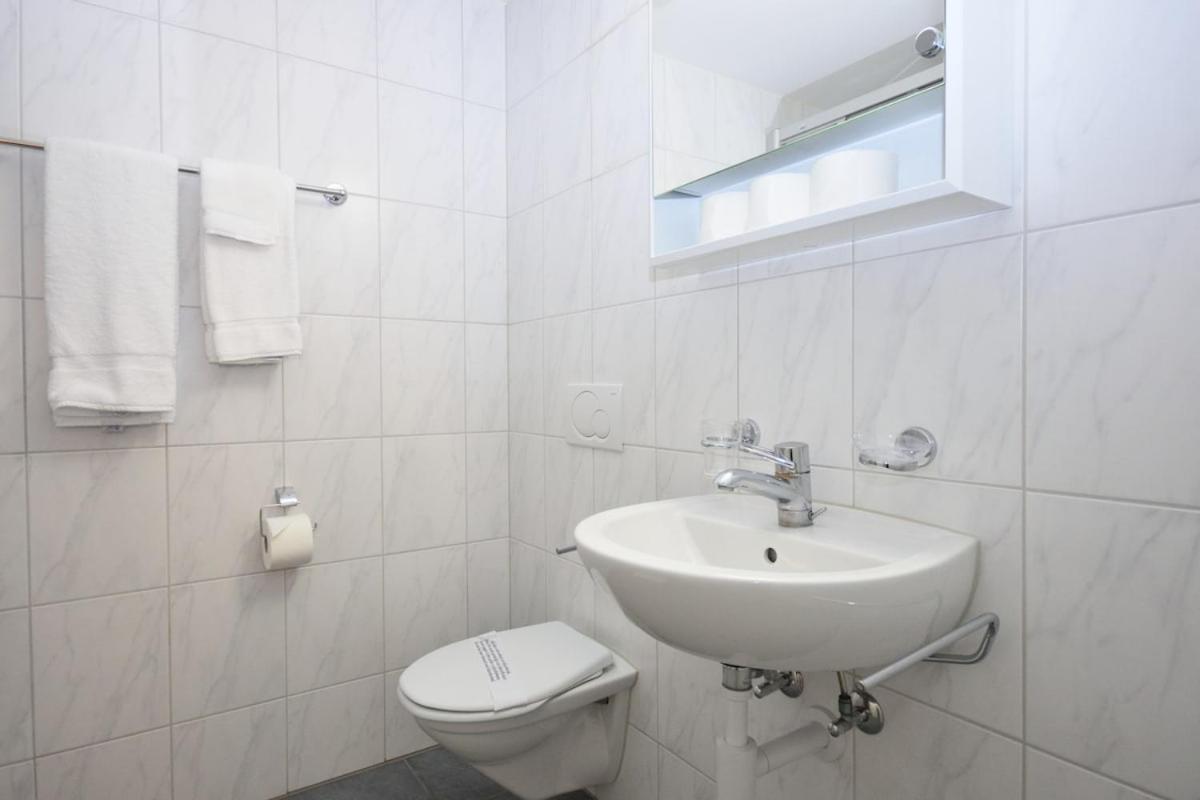 Practical At Trendy Location - Stork 22 *