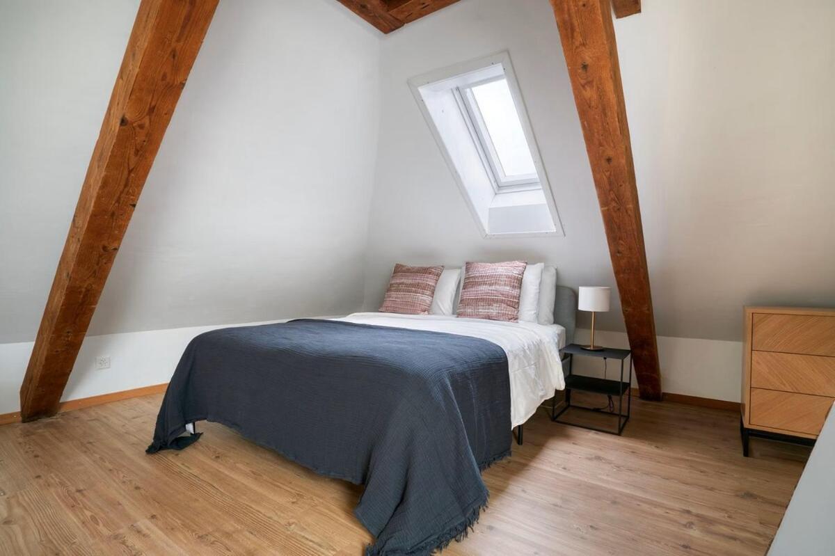 Eagle Charmante Dachgeschosswohnung Mit Design & Ausblick Zurich