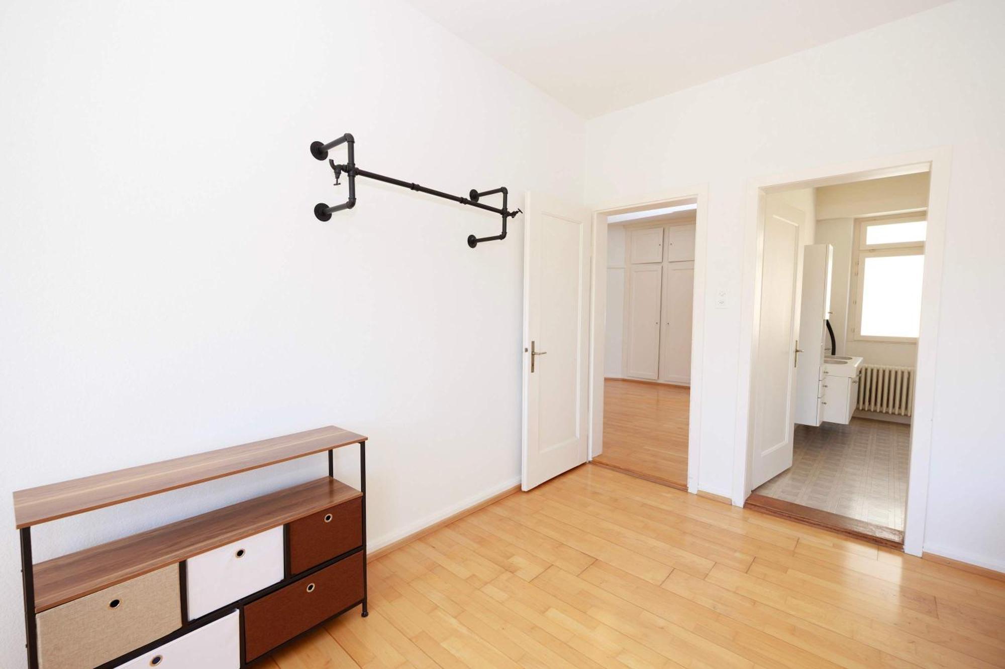 Apartment Gem Steps To Tram Family & Group