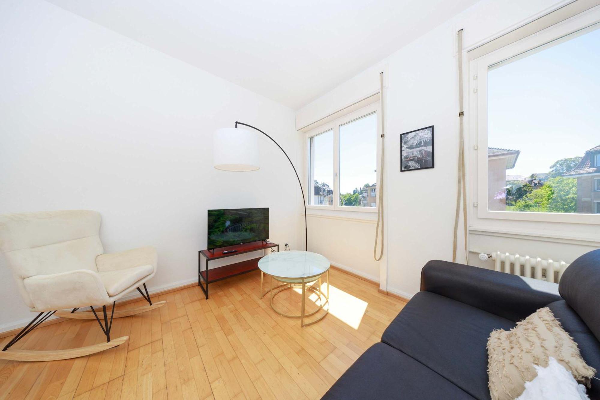 Apartment Gem Steps To Tram Family & Group *