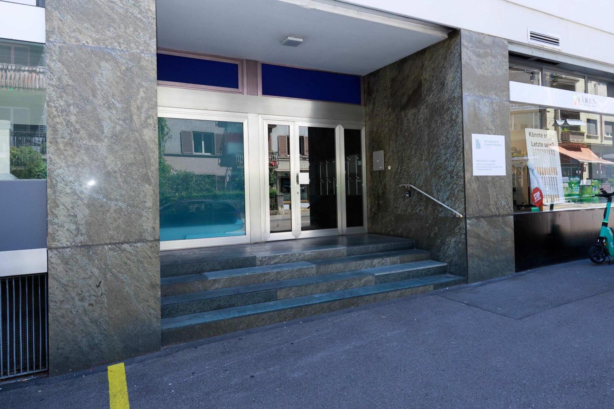 Gem Steps To Tram Family & Group Zurich