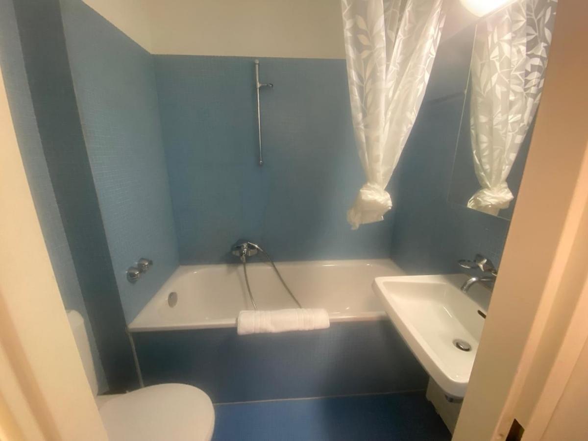 Perfectly Located - Art 5 *