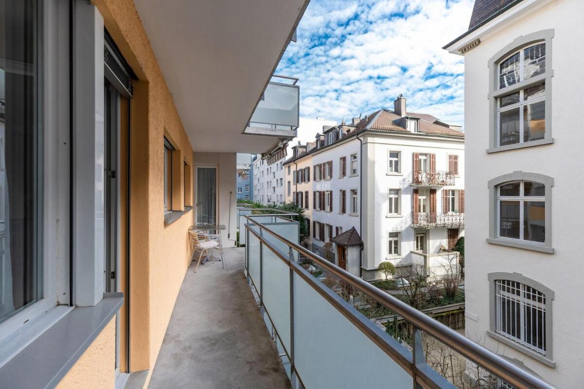 1br Near And Very - Hoesch 13