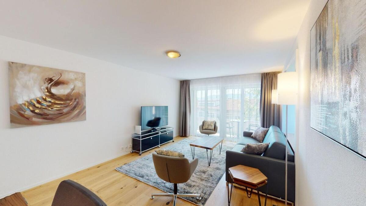 But Quiet 1br - Sun 6