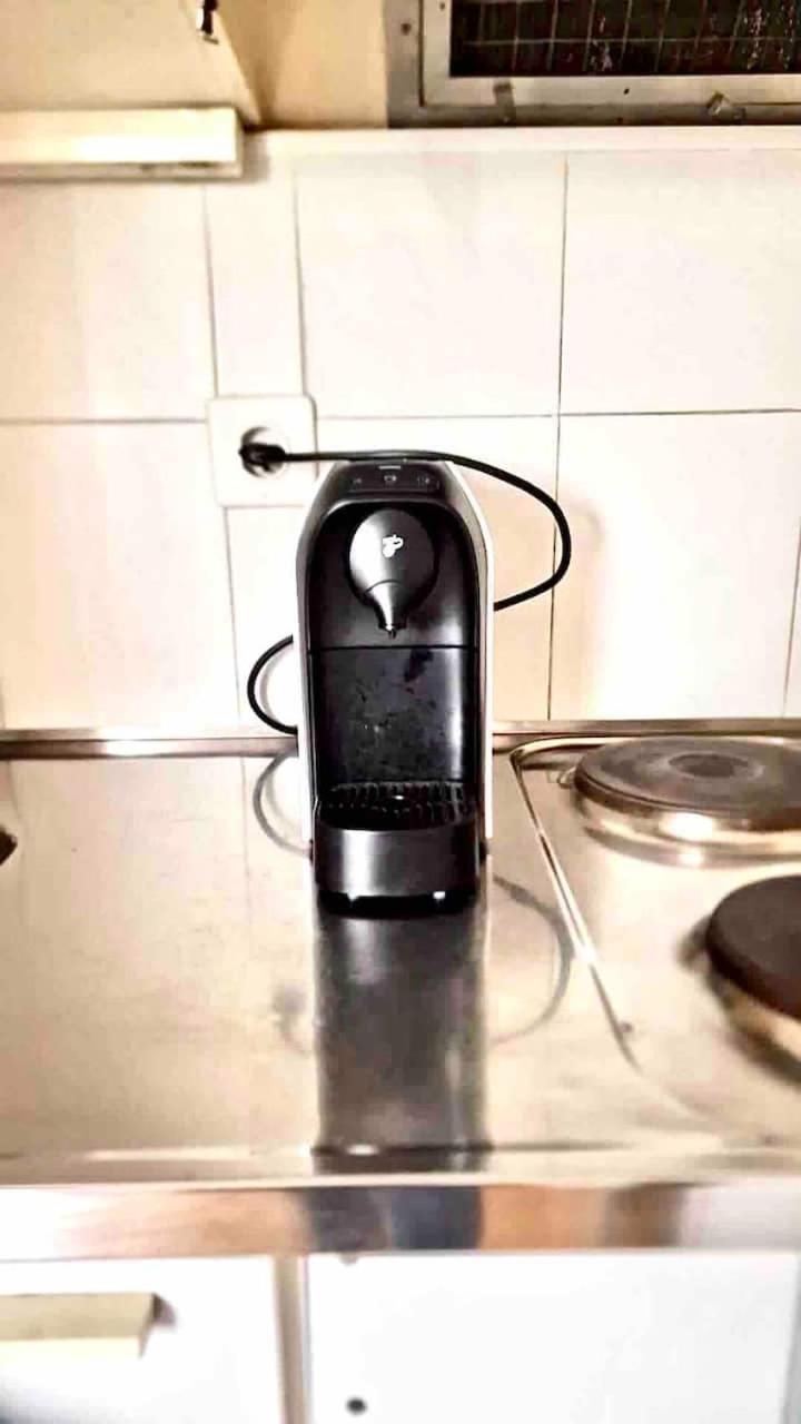 Leon Steps From Hb Station *