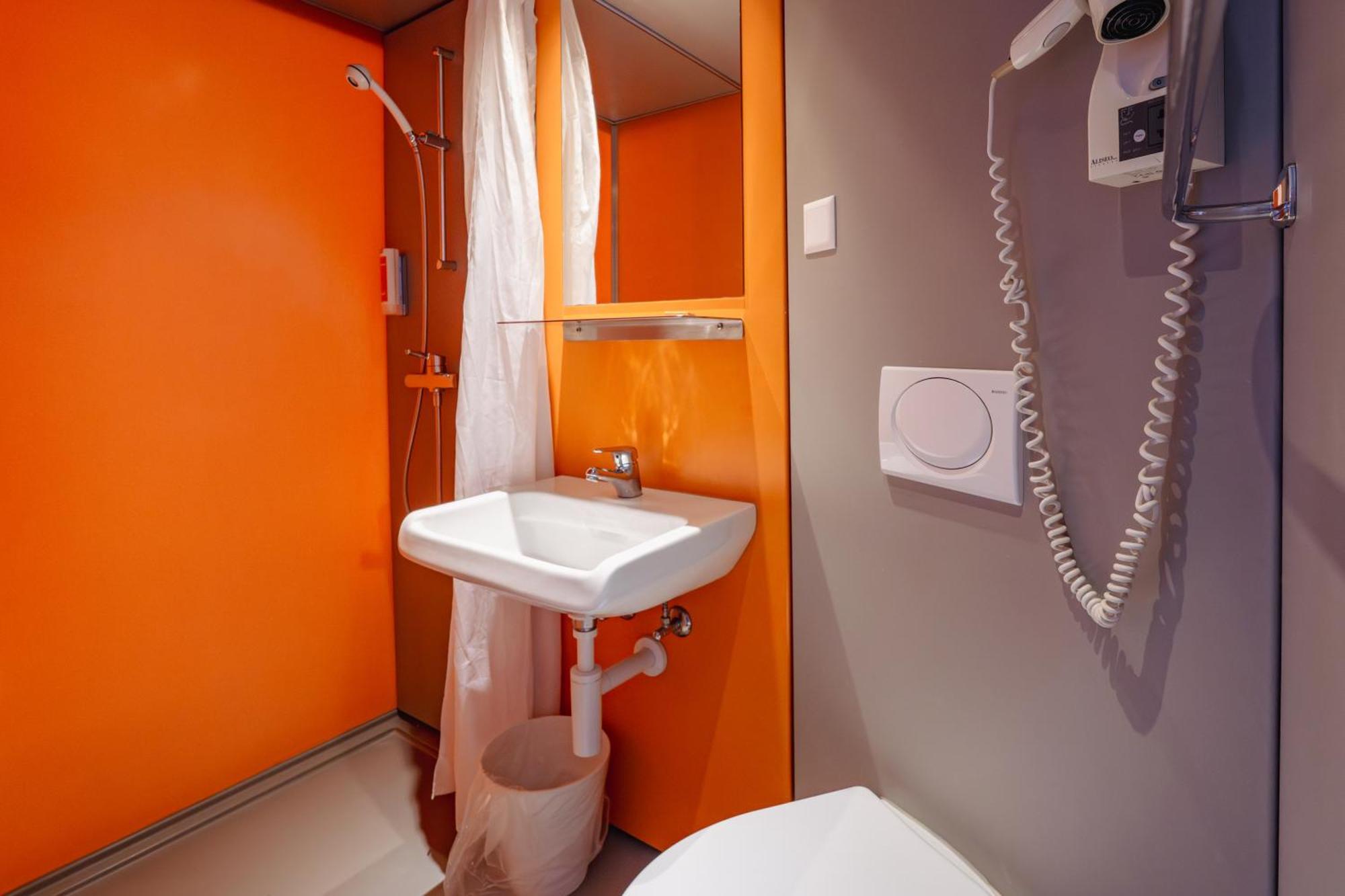 Easyhotel Centre 2*