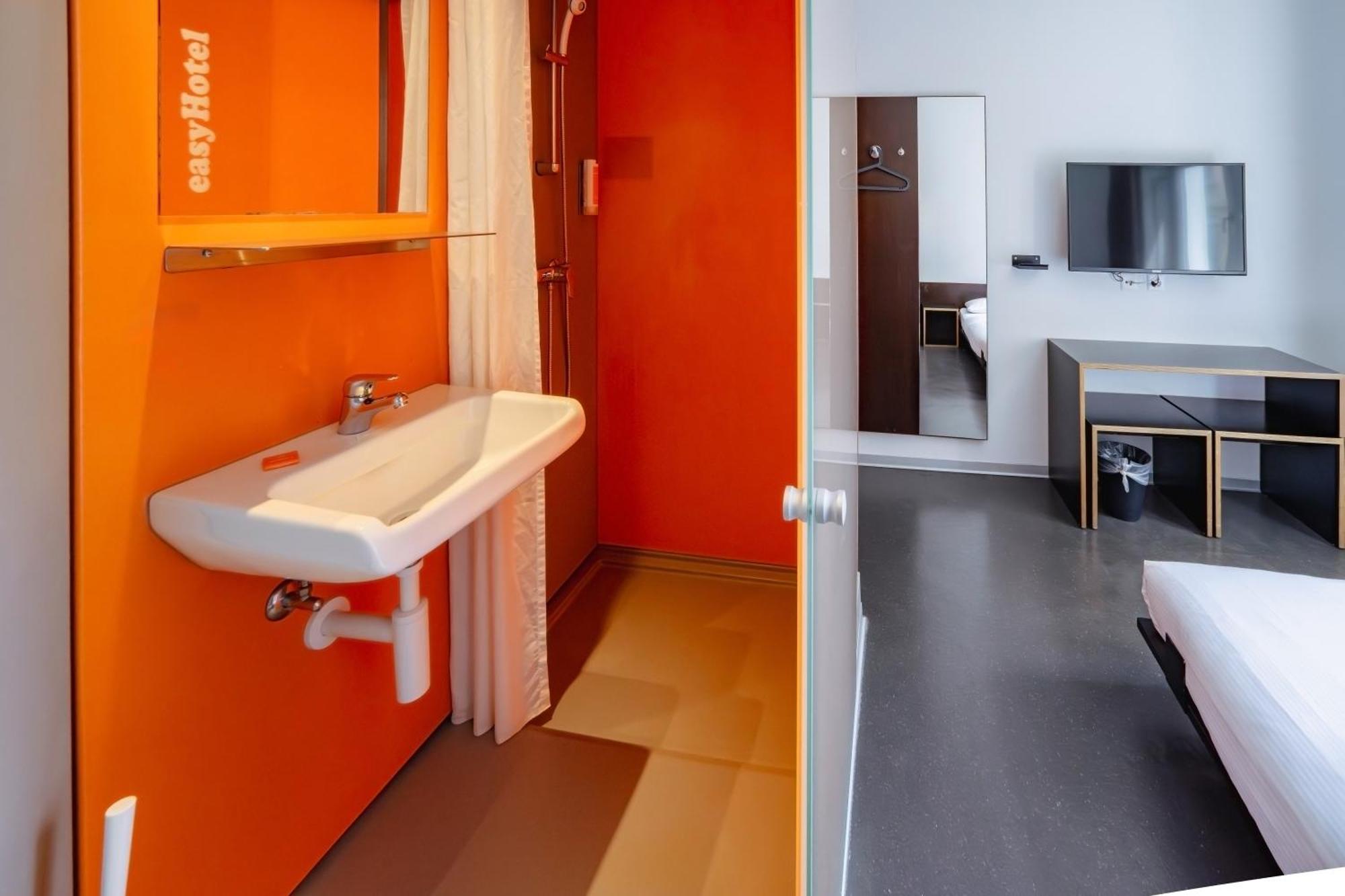 Easyhotel Centre Hotel 2*