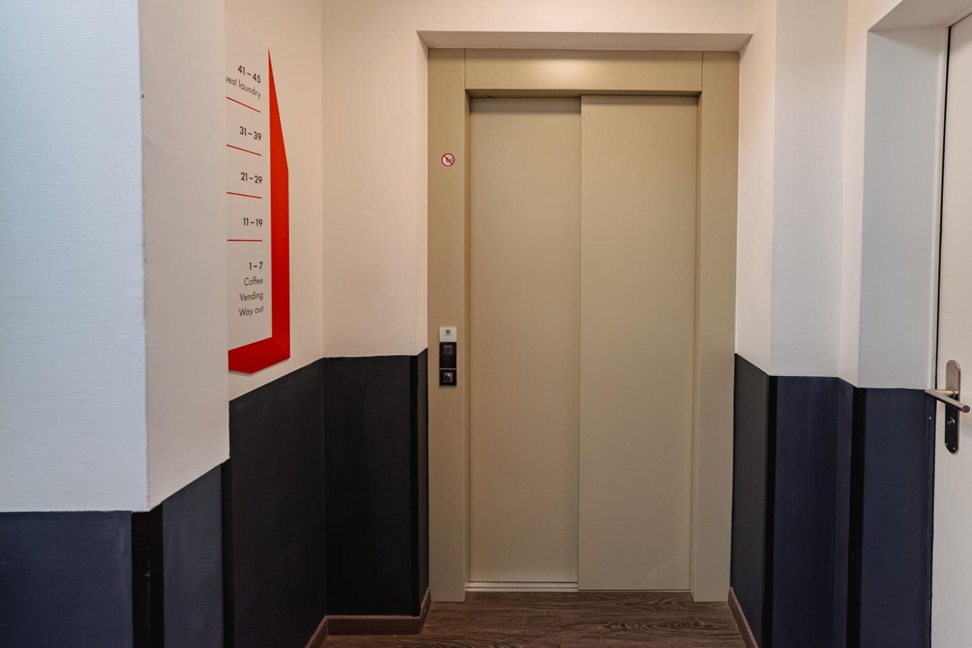 Hotel Easyhotel West