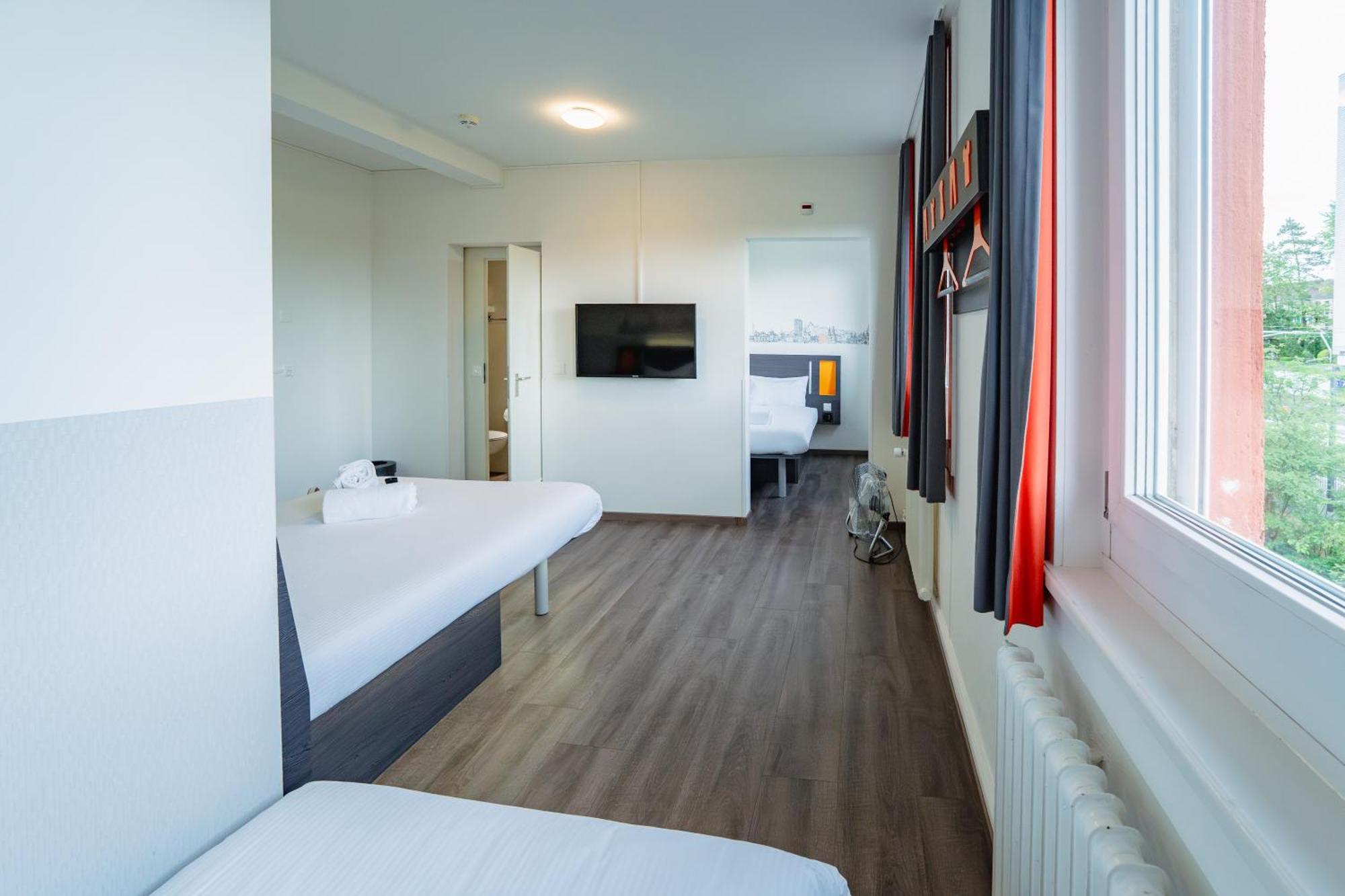 Hotel Easyhotel West 2*