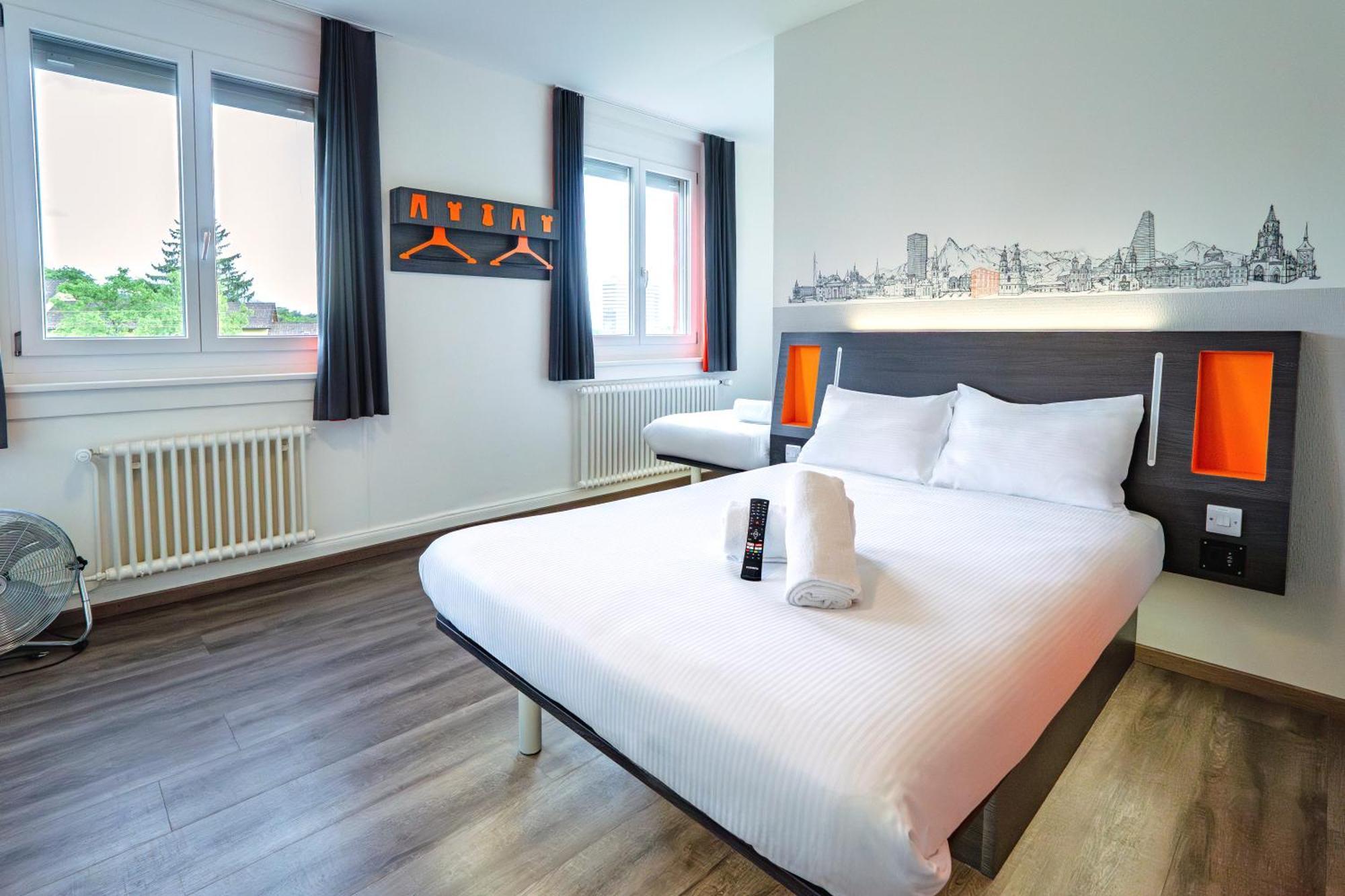 Hotel Easyhotel West 2*