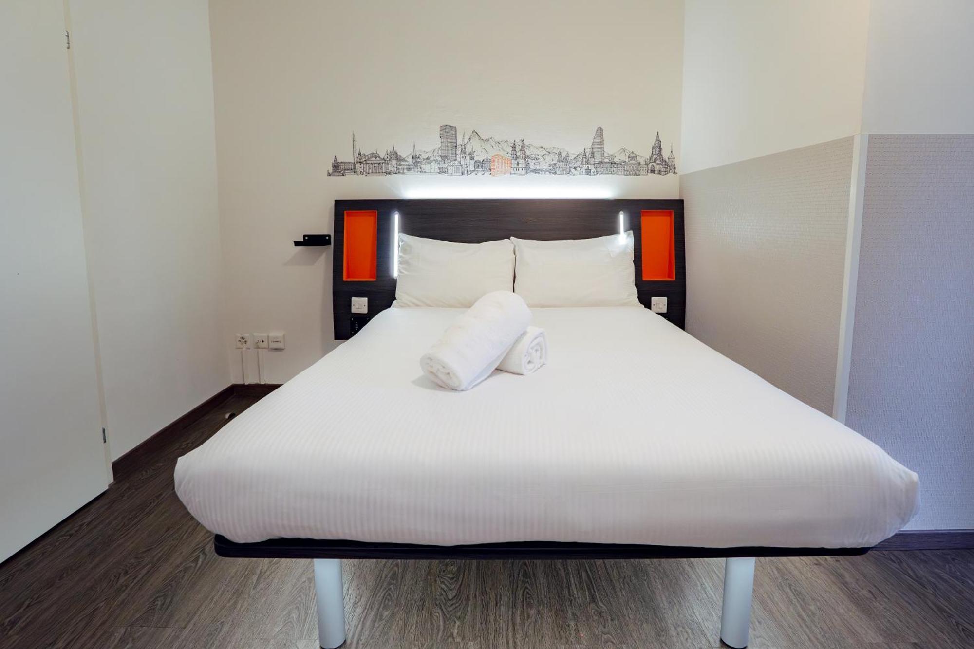 Easyhotel West Hotel