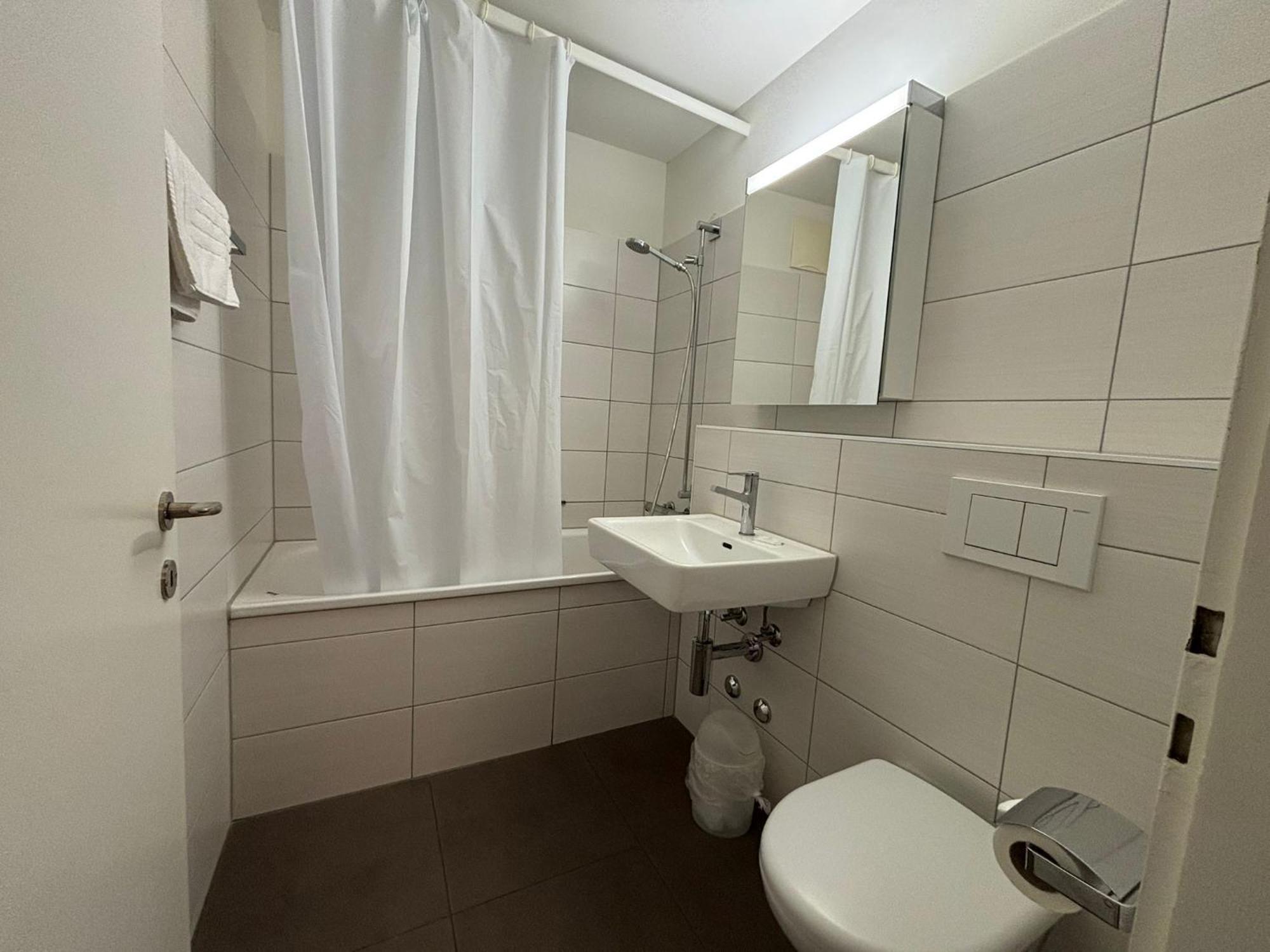 Apartment Spacious 1br Near Opera And - Mill 5 43 *