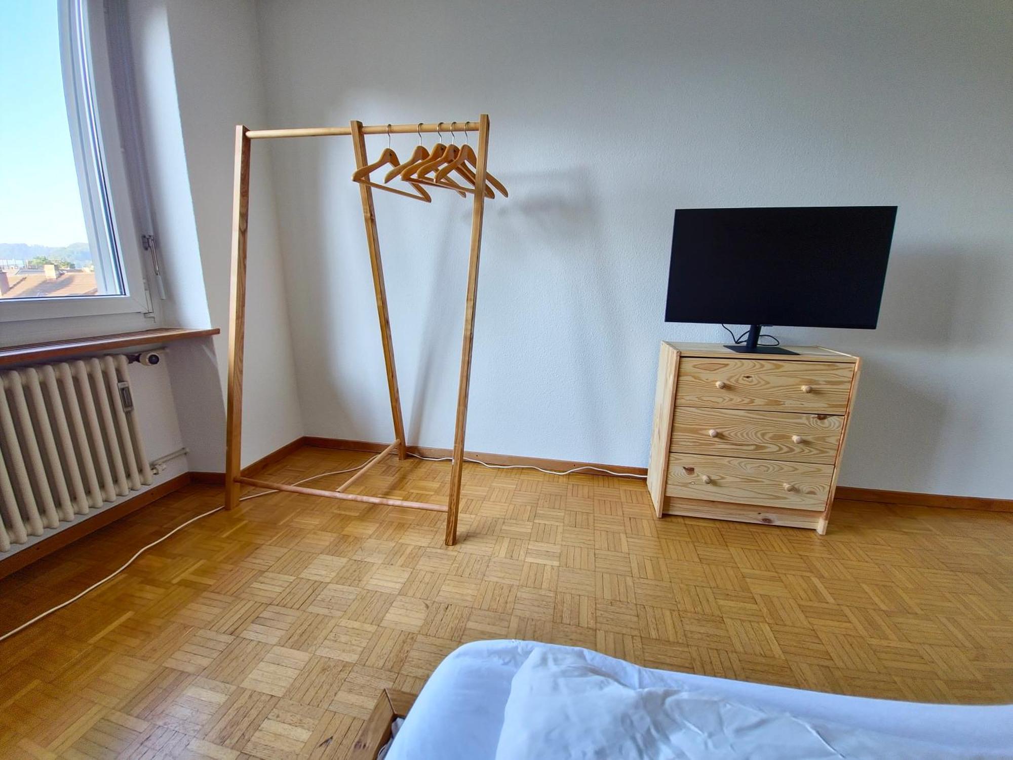 Designer Apt, 2 Balconies, 10min To Main Station Apartment *