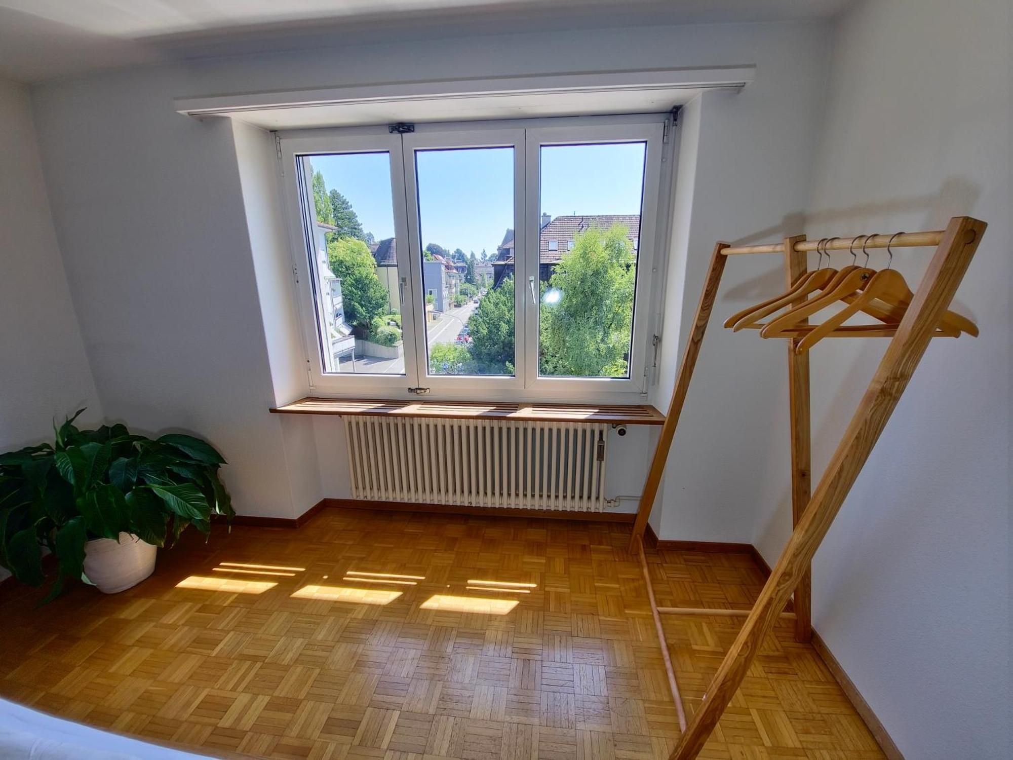 Designer Apt, 2 Balconies, 10min To Main Station *