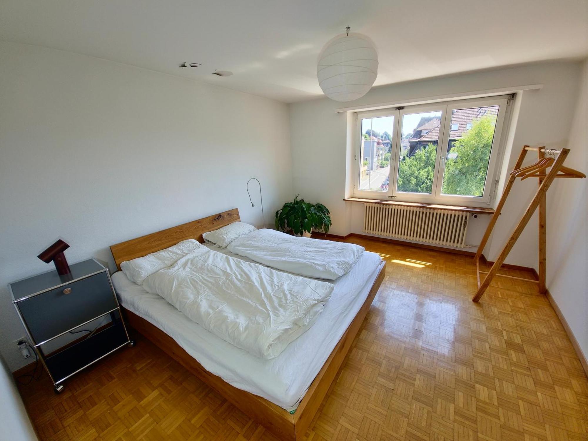 Designer Apt, 2 Balconies, 10min To Main Station