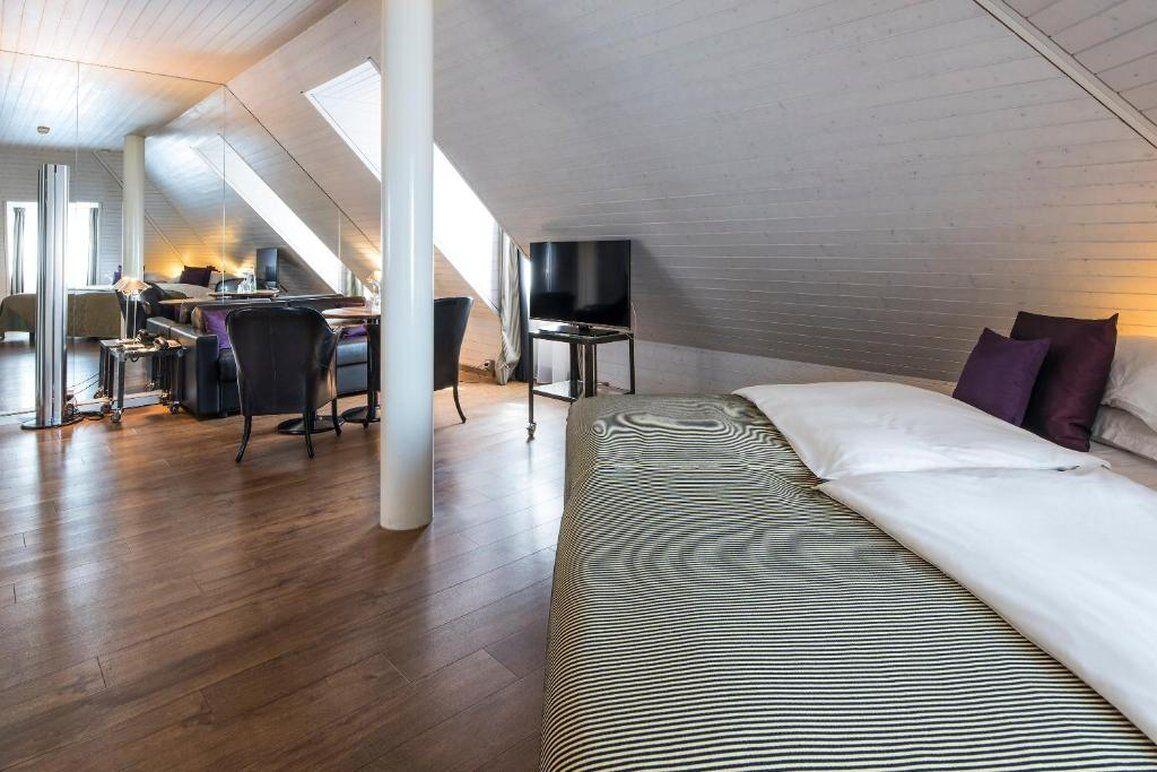 Plaza Hotel 4*