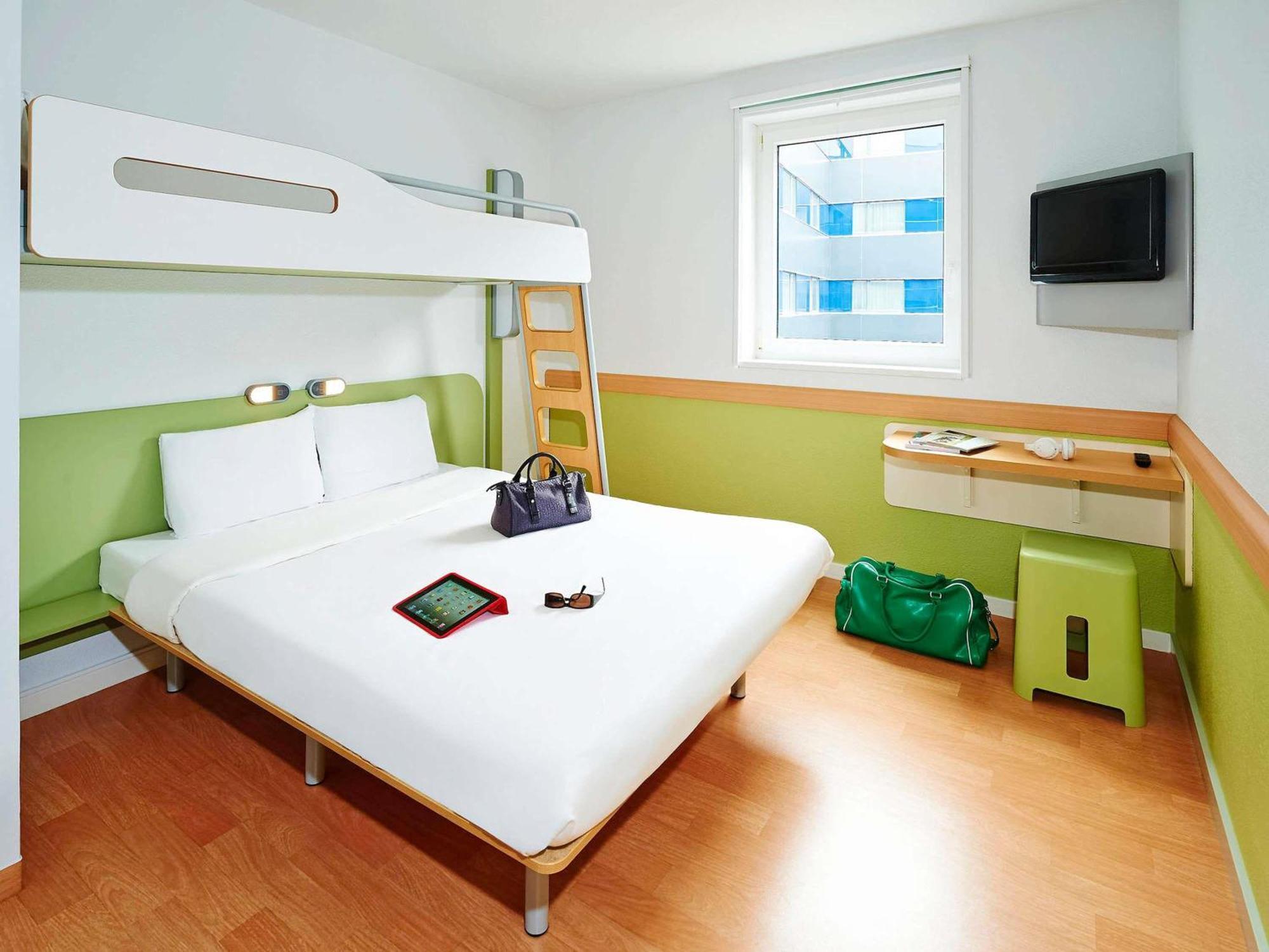 Hotel Ibis Budget West *