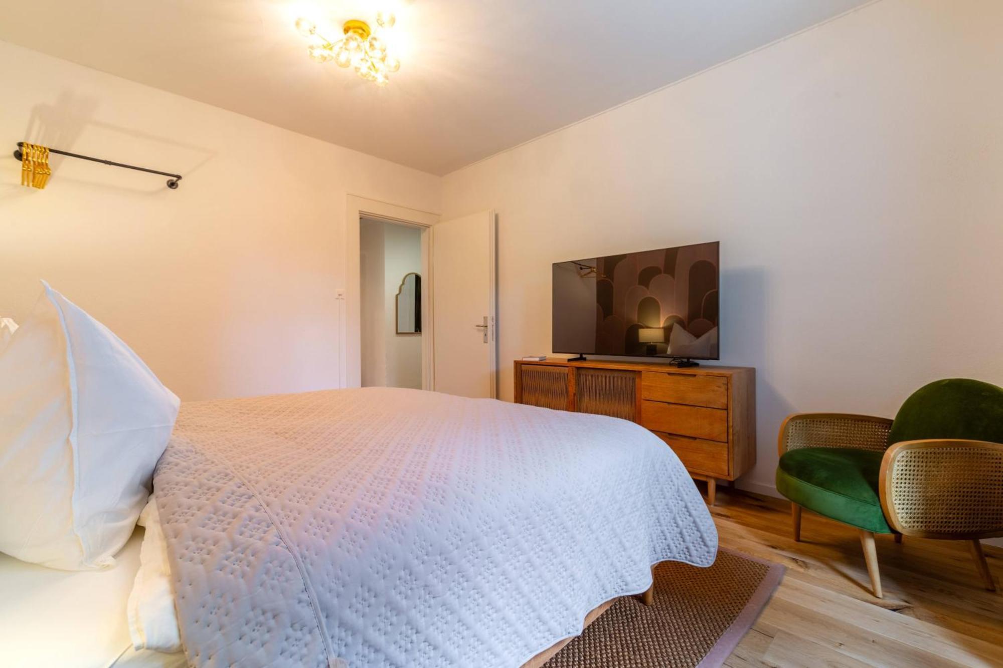 Retro Suite 2 King Beds & Sofa Bed Zuerich Hb Apartment *