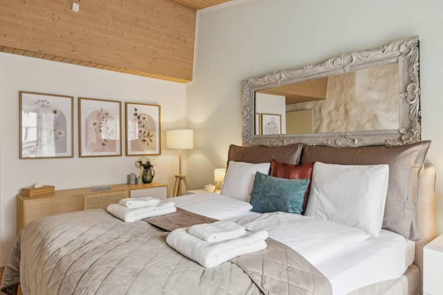 Apartment Oldtownriversideacbalconyfreeparkingwaterview Zurich