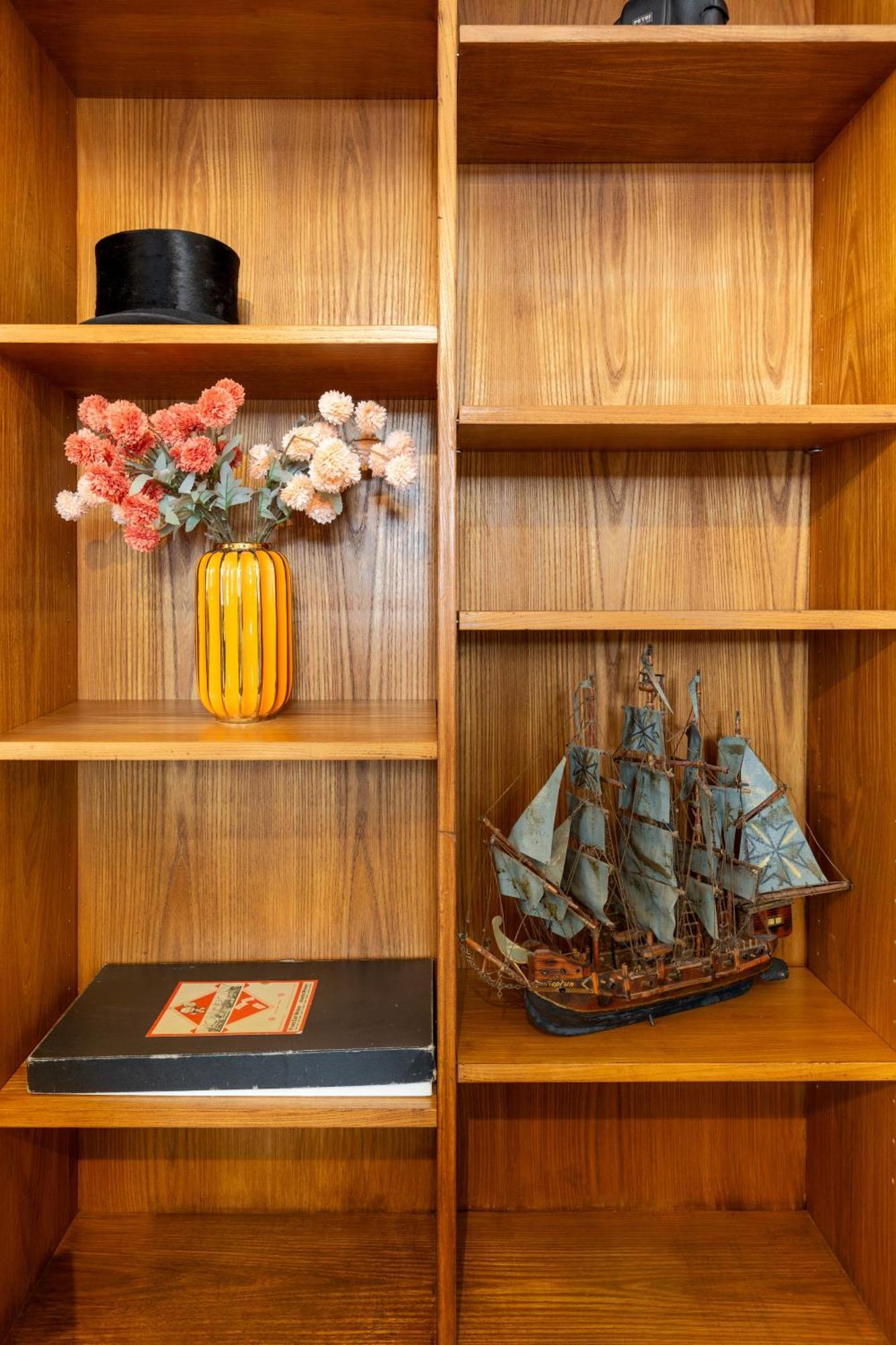 Retro Suite 2 King Beds & Sofa Bed Zuerich Hb *