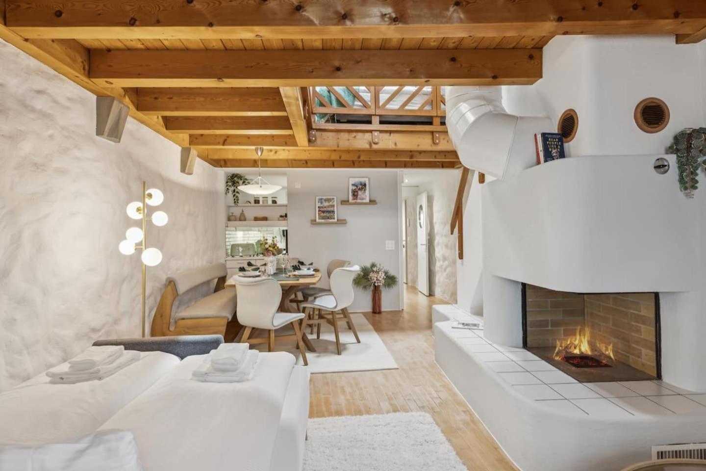 Oldtownriversideacbalconyfreeparkingwaterview