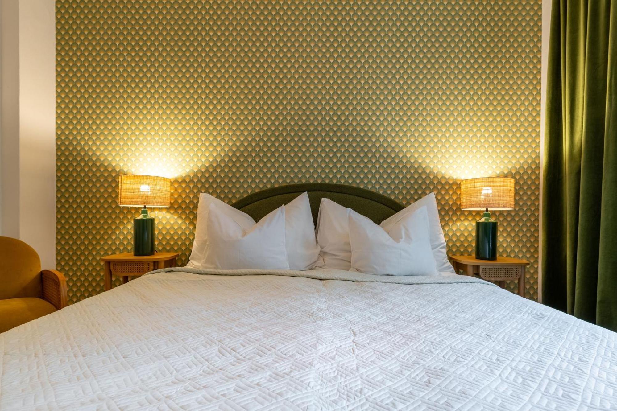 Retro Suite 2 King Beds & Sofa Bed Zuerich Hb