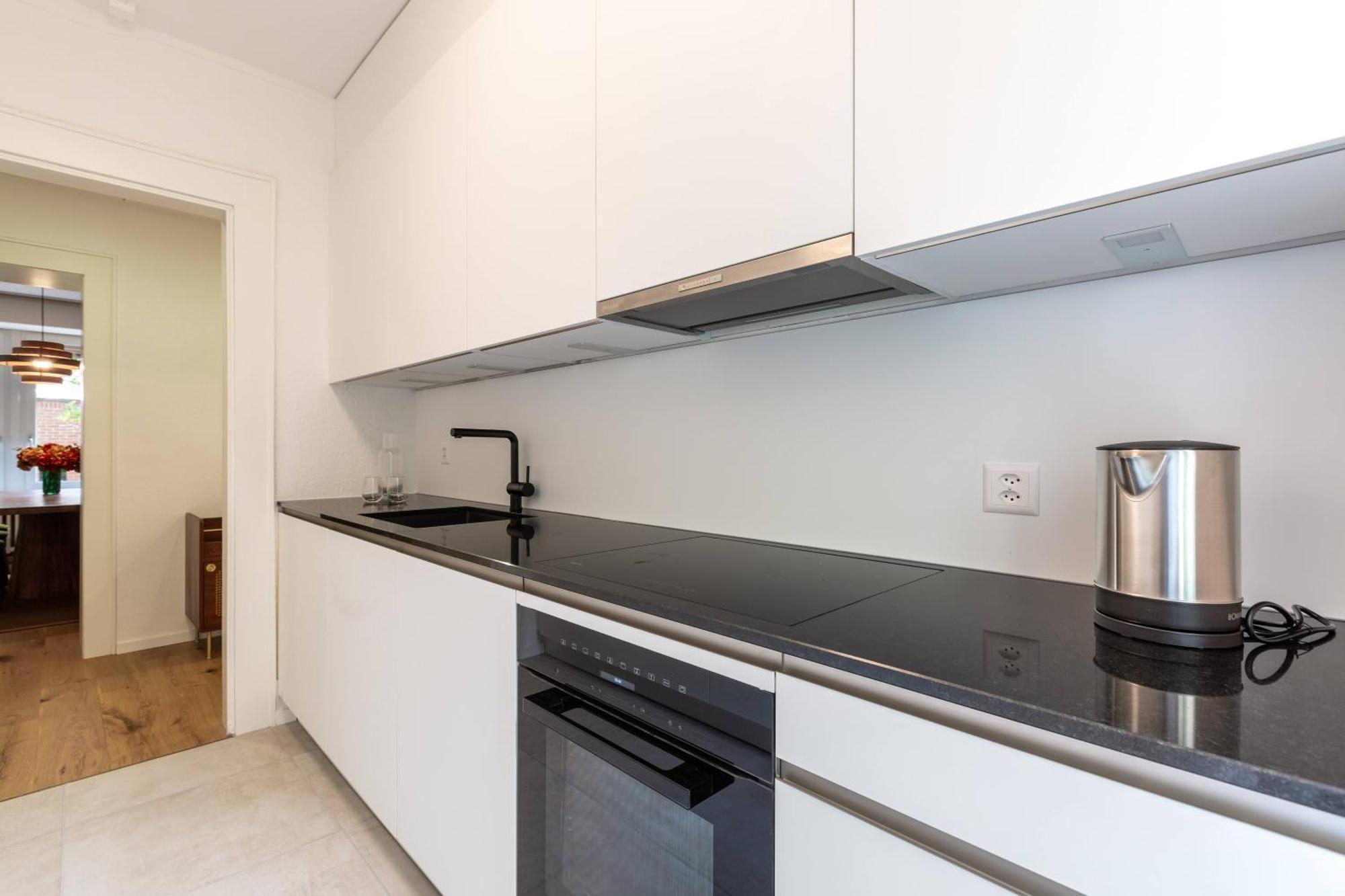 Retro Suite 2 King Beds & Sofa Bed Zuerich Hb *