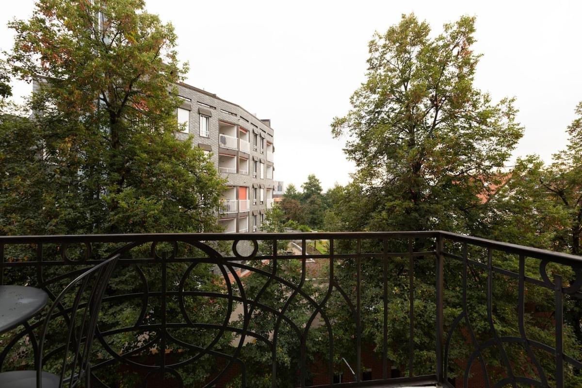 Apartment Chesterfield 3 Bedroom *