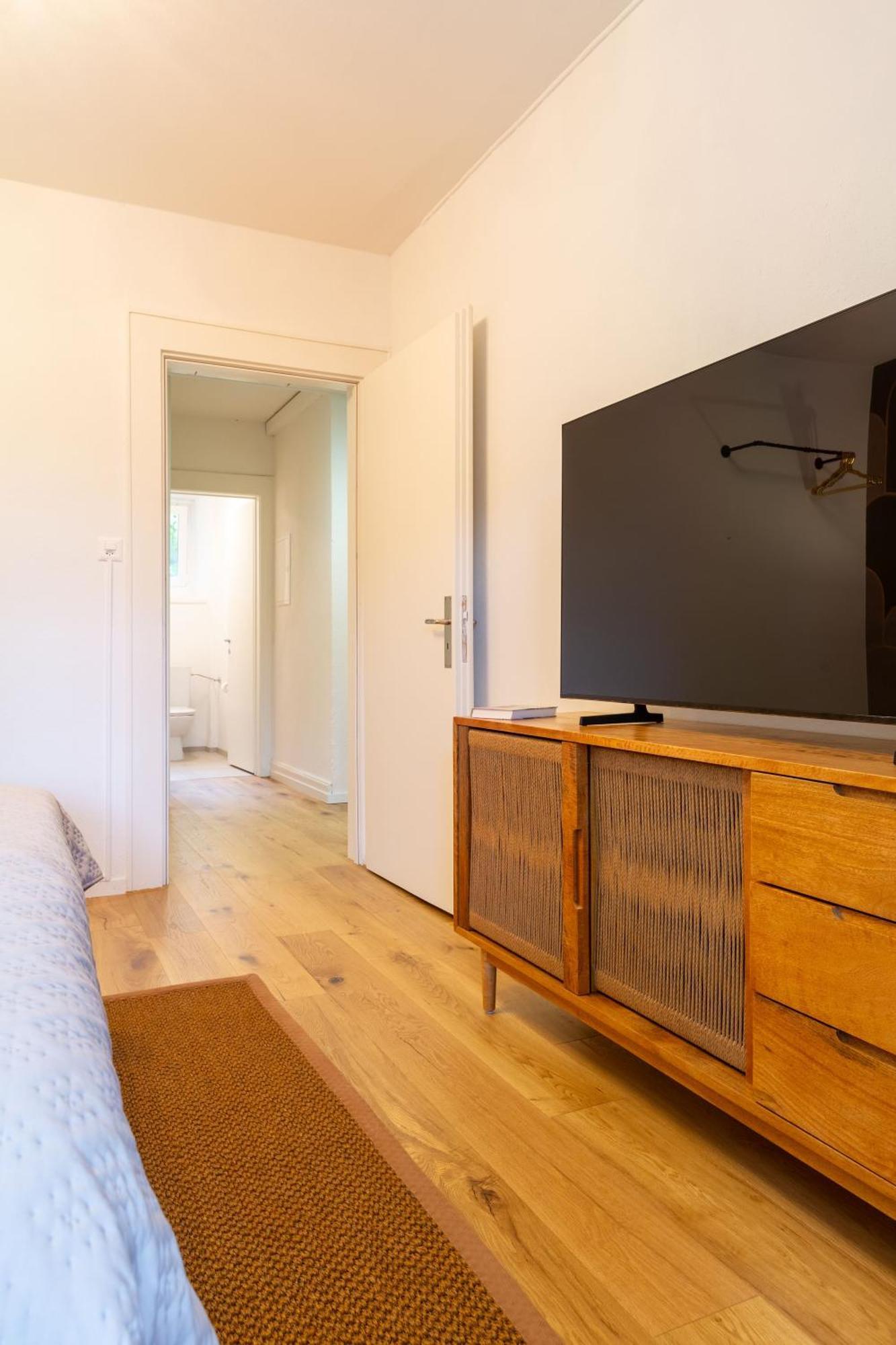 Retro Suite 2 King Beds & Sofa Bed Zuerich Hb