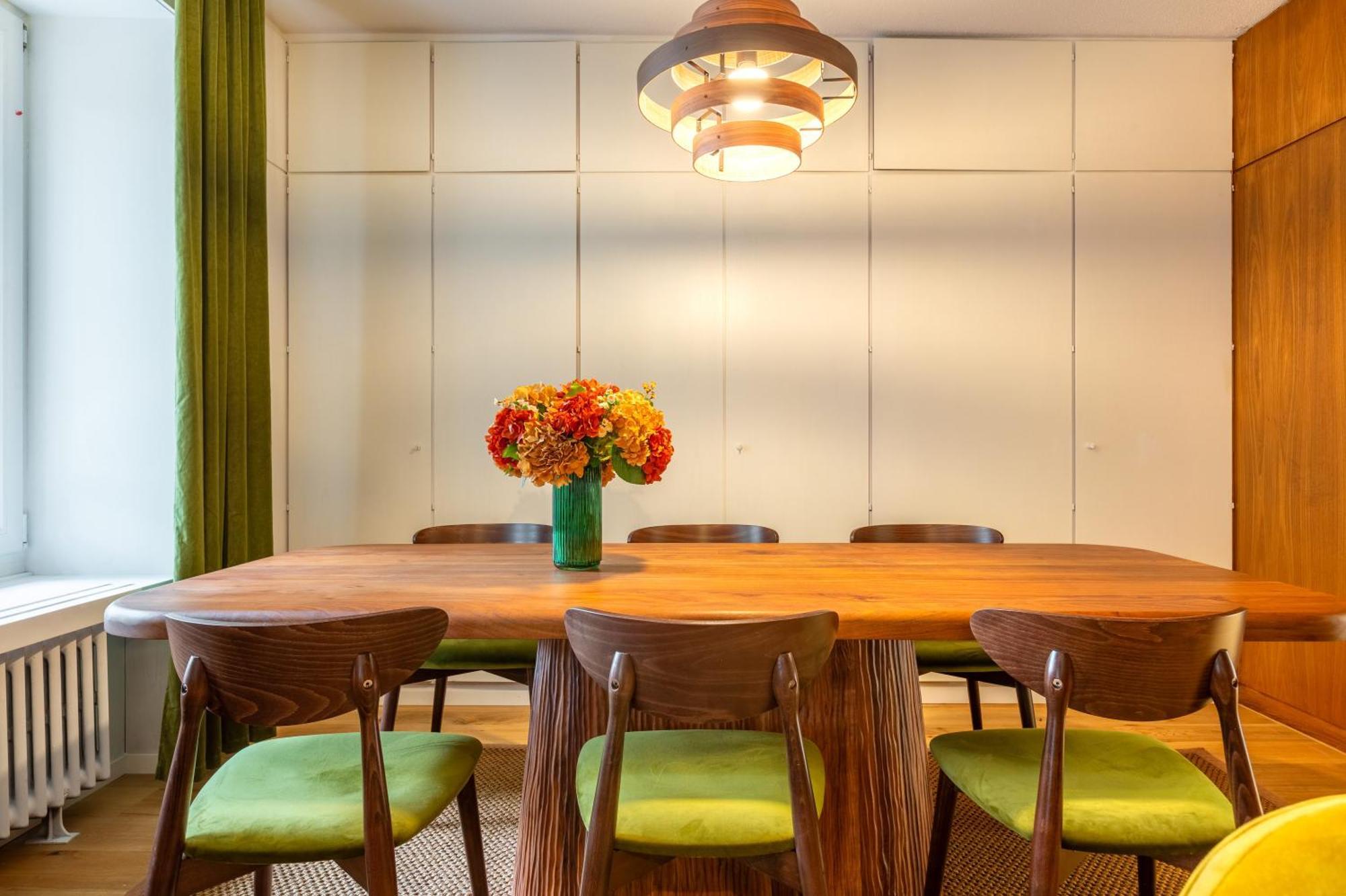 Retro Suite 2 King Beds & Sofa Bed Zuerich Hb Apartment *