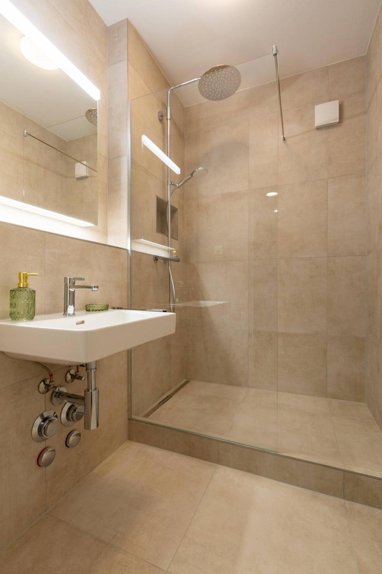 Apartment Retro Suite 2 King Beds & Sofa Bed Zuerich Hb