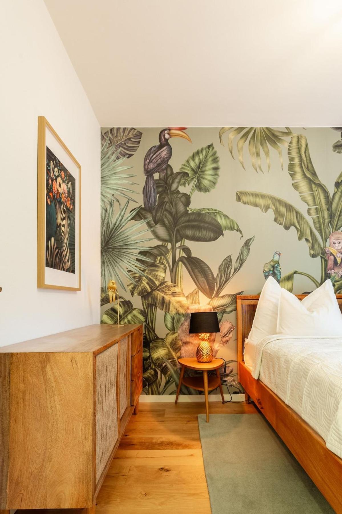 Apartment Jungle 3 Bedroom *