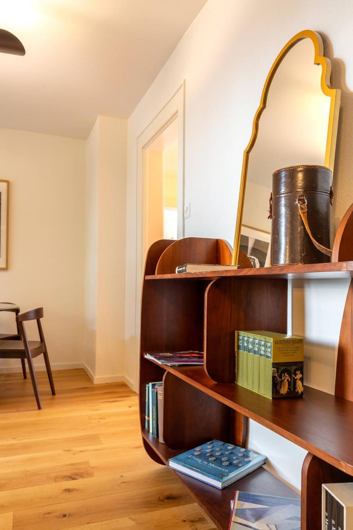 Apartment Chesterfield 3 Bedroom *