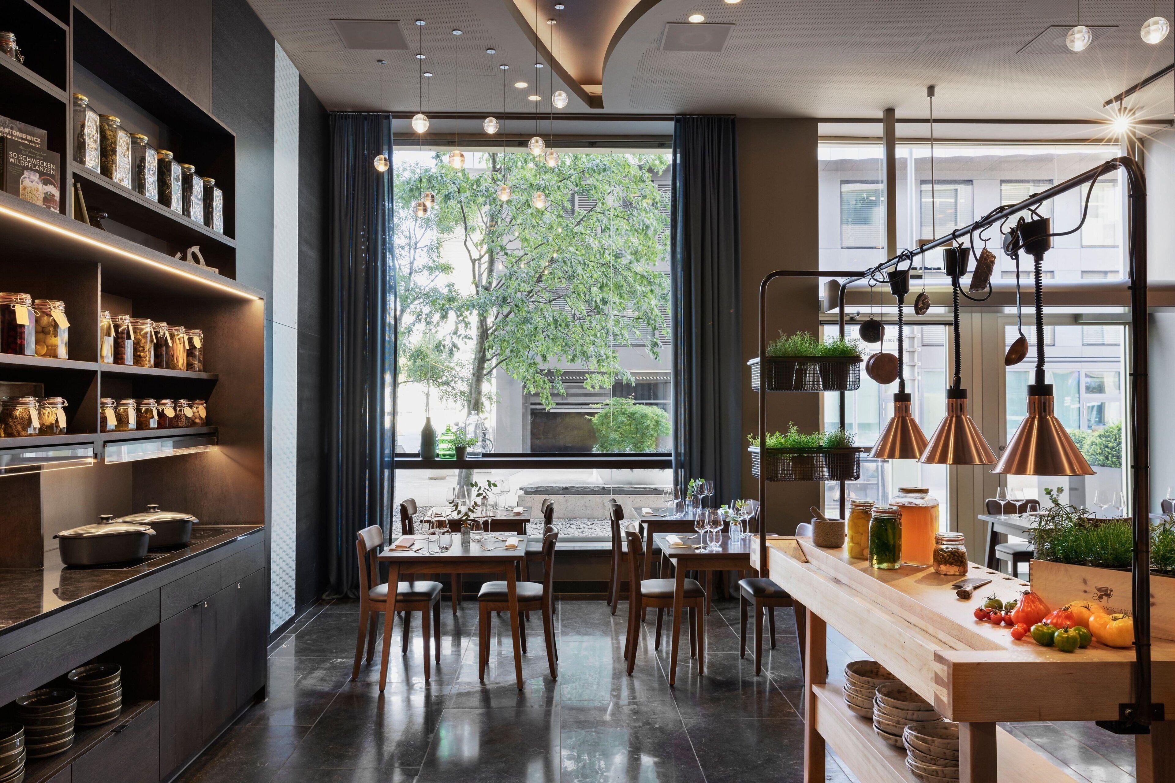 Hotel Renaissance Tower